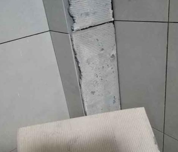 乐亭瓷砖空鼓维修公司分享下厨房瓷砖脱落的补救措施。